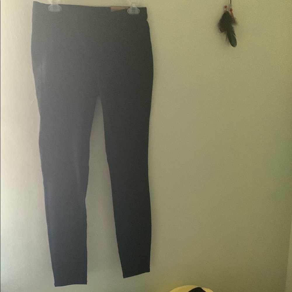 Black Jeggings with Streamlined Silhouette